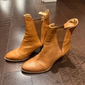 ZARA basic leather booties